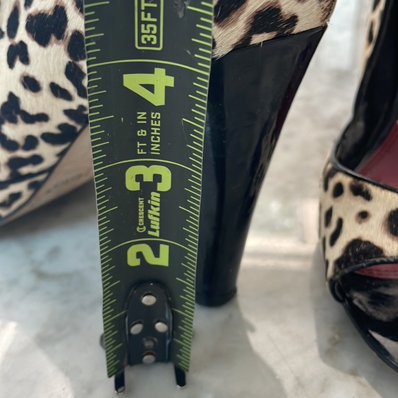 🔥5 for $15🔥 - White House Black Market unique “hair” material heels - Size 9 - Picture 15 of 16